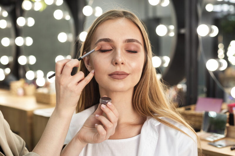 Maquillage en institut de beauté à Paris 13 et Paris 5